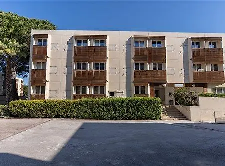 Otel L Ile D Or 2*